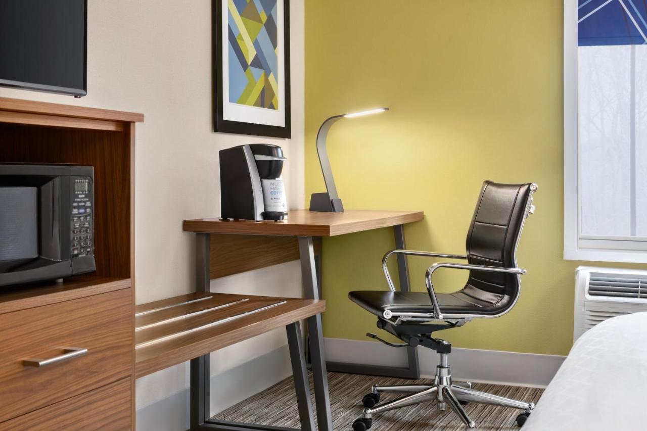 Suite - Hearing and Disability Accessible with Bath Tub at Holiday Inn Express & Suites Philadelphia - Mt. Laurel by IHG