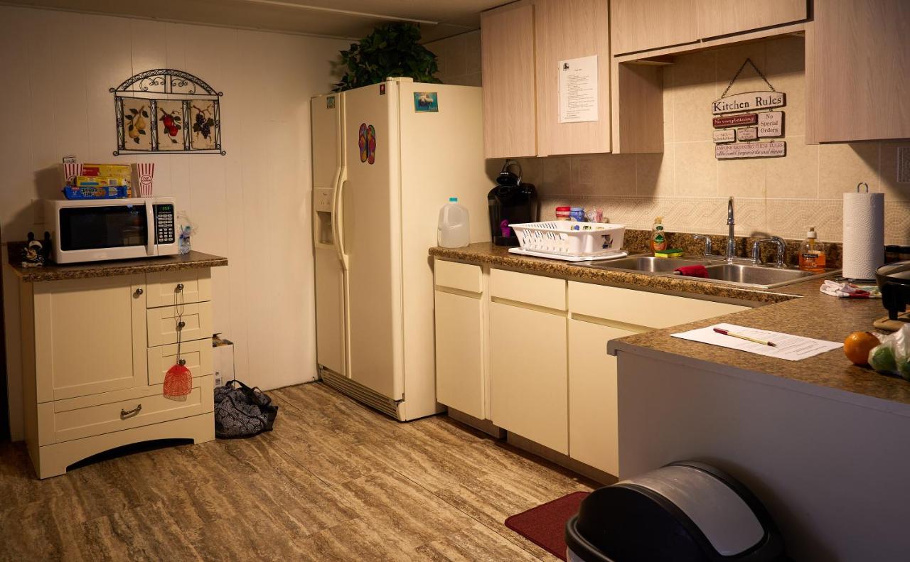 | Room in Apartment - Pleasant Days Bb Manatee Room