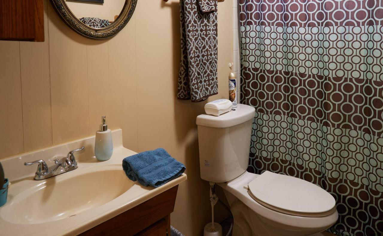 | Room in Apartment - Pleasant Days Bb Manatee Room