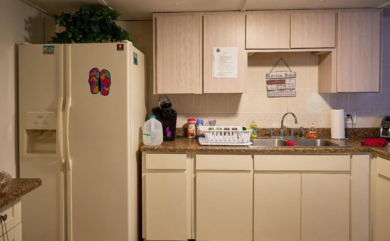 | Room in Apartment - Pleasant Days Bb Manatee Room