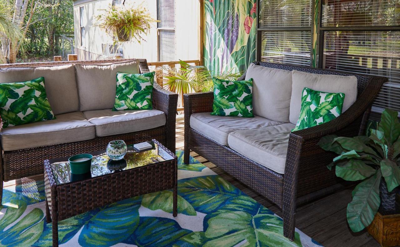 | Room in Apartment - Pleasant Days Bb Manatee Room