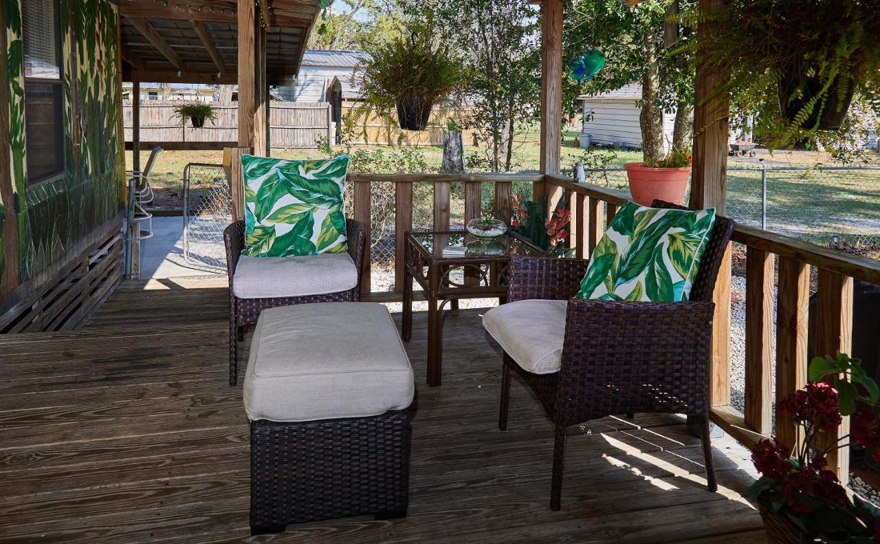 | Room in Apartment - Pleasant Days Bb Manatee Room