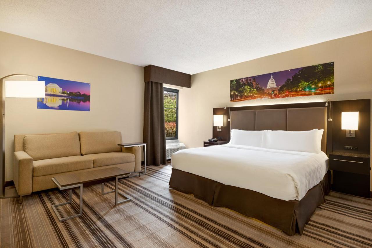 King Suite - Non-Smoking at Holiday Inn Washington-Dulles International Airport by IHG