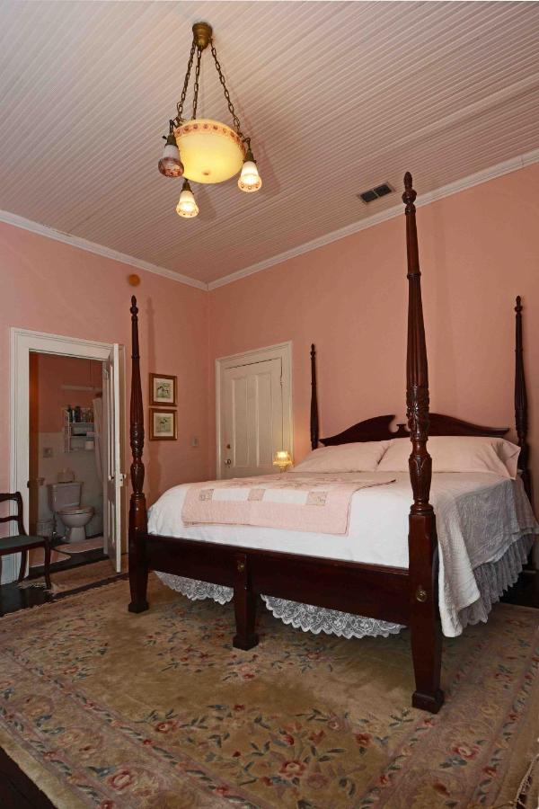 | 1872 Denham Inn
