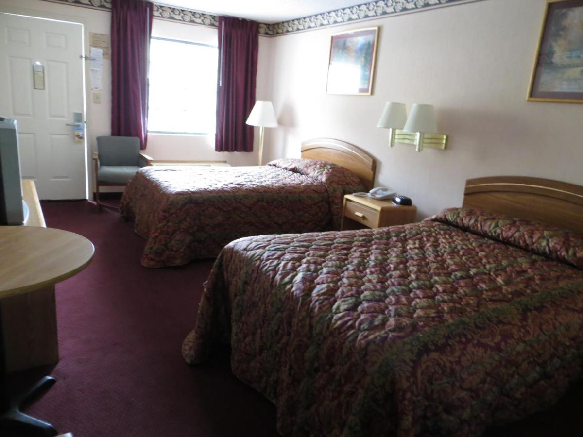 Queen Room with Two Queen Beds - Non-Smoking at Days Inn & Suites by Wyndham Tucker/Northlake