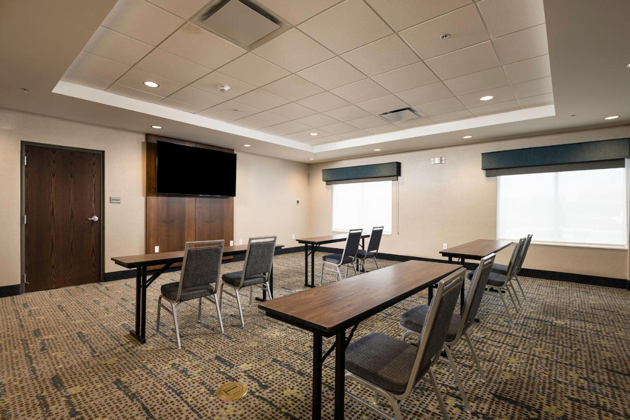 | Hampton Inn Buffalo - Amherst