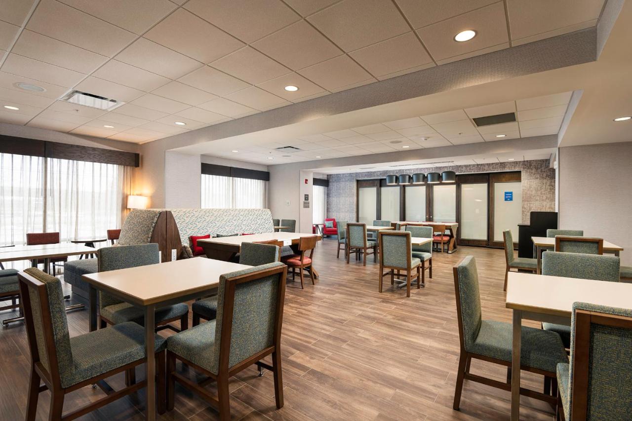 | Hampton Inn Buffalo - Amherst