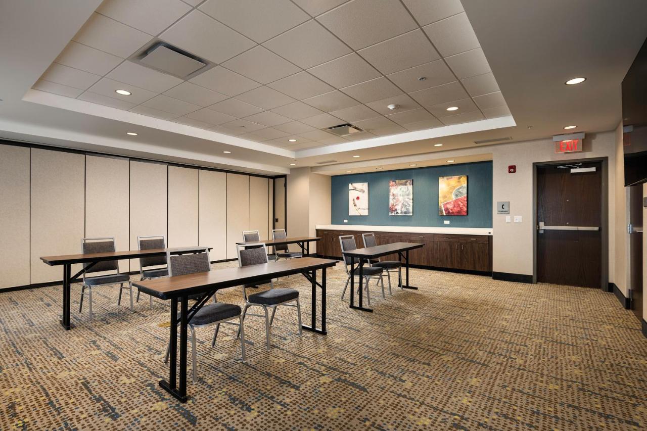 | Hampton Inn Buffalo - Amherst