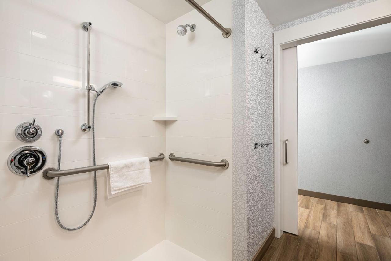 | Hampton Inn Buffalo - Amherst