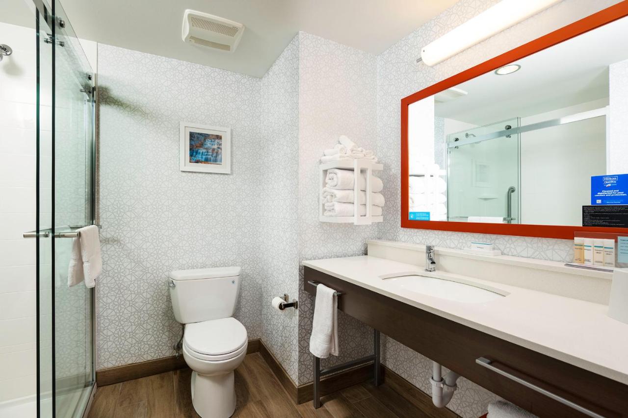 | Hampton Inn Buffalo - Amherst