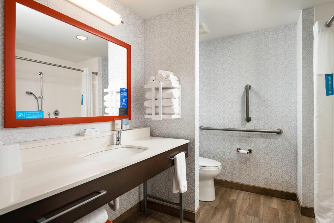 | Hampton Inn Buffalo - Amherst