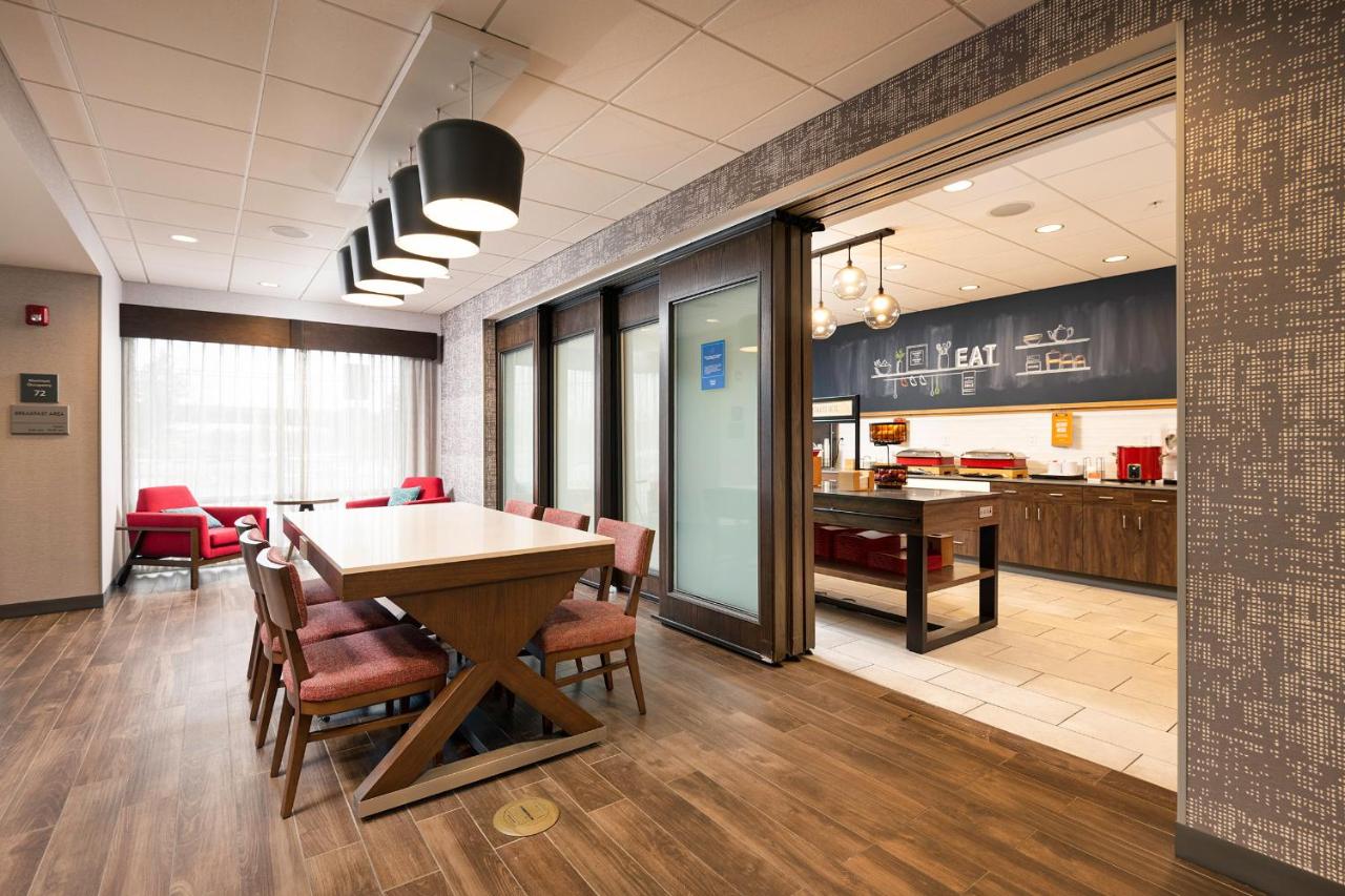 | Hampton Inn Buffalo - Amherst