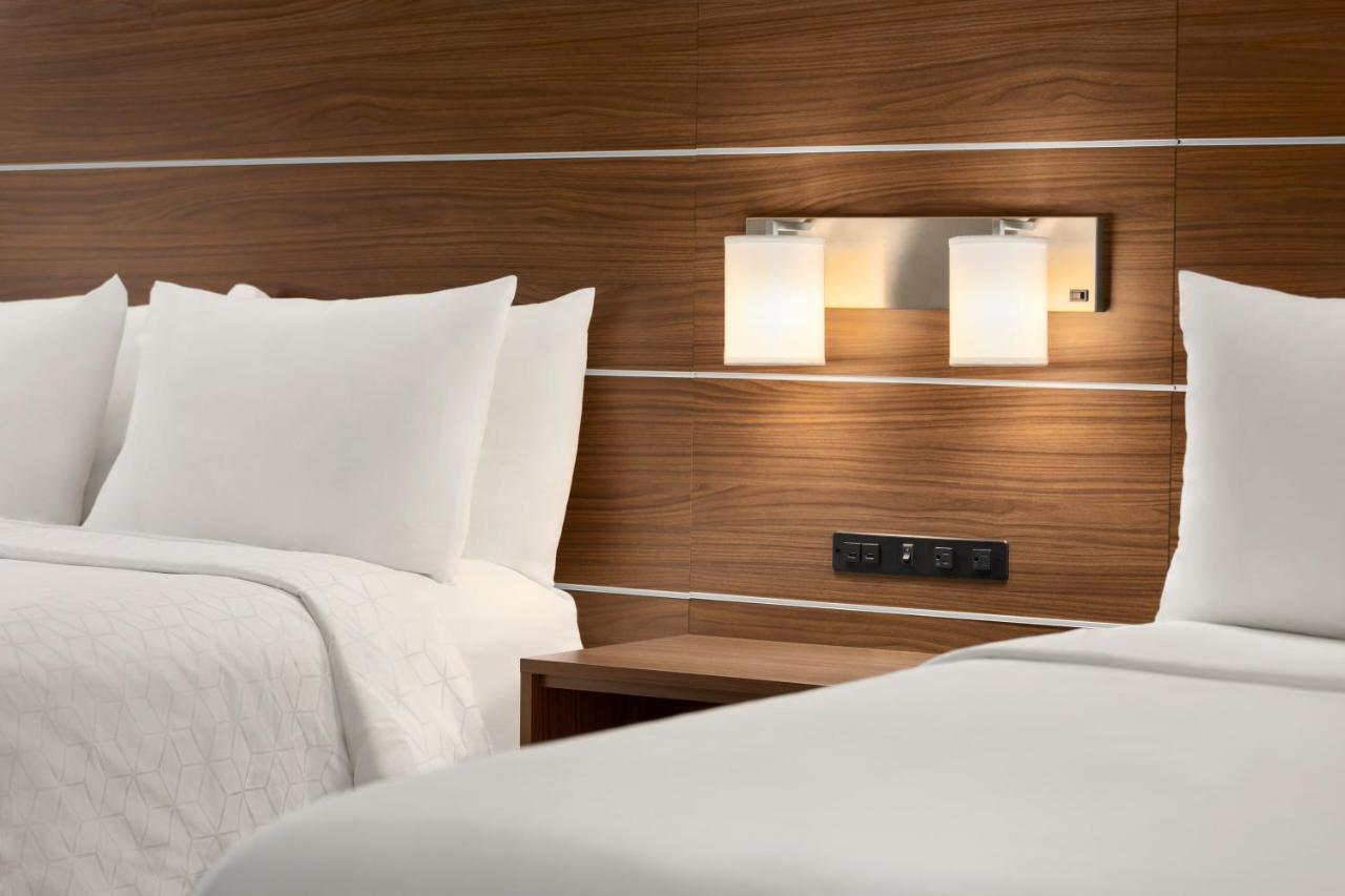 | Holiday Inn Express & Suites Philadelphia - Mt Laurel, an IHG Hotel