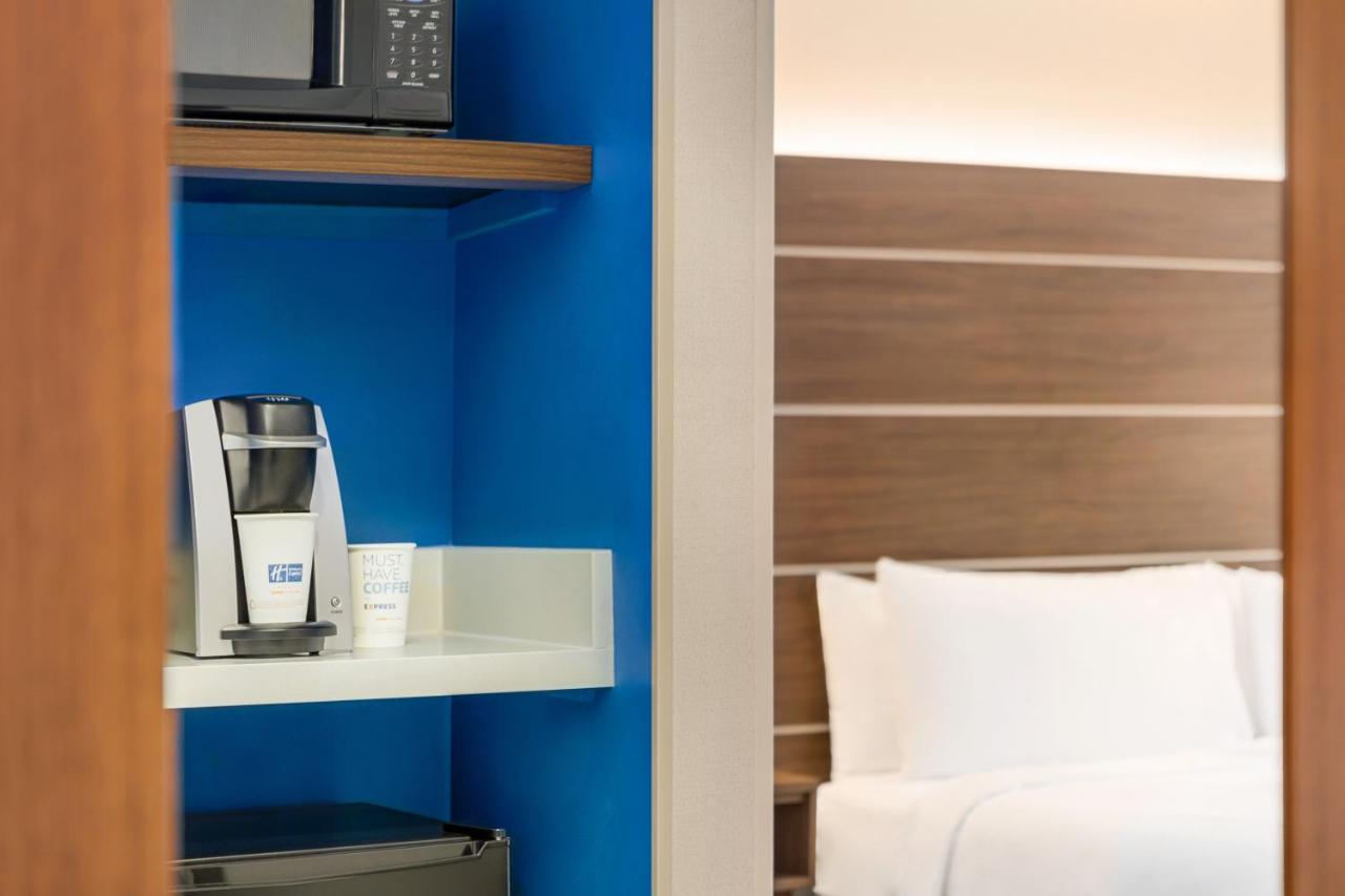 King Room - Non-Smoking at Holiday Inn Express & Suites Philadelphia - Mt. Laurel by IHG