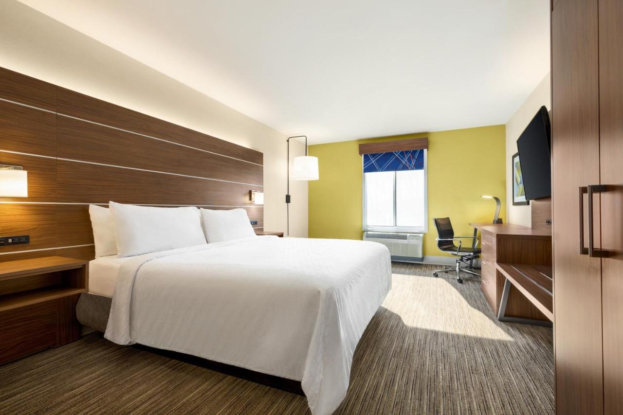| Holiday Inn Express & Suites Philadelphia - Mt Laurel, an IHG Hotel