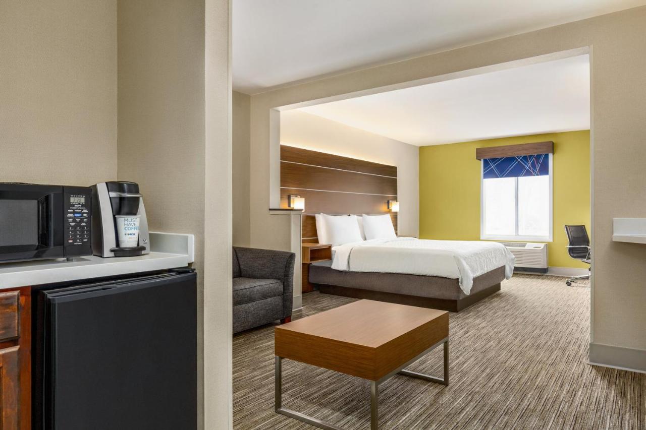 | Holiday Inn Express & Suites Philadelphia - Mt Laurel, an IHG Hotel