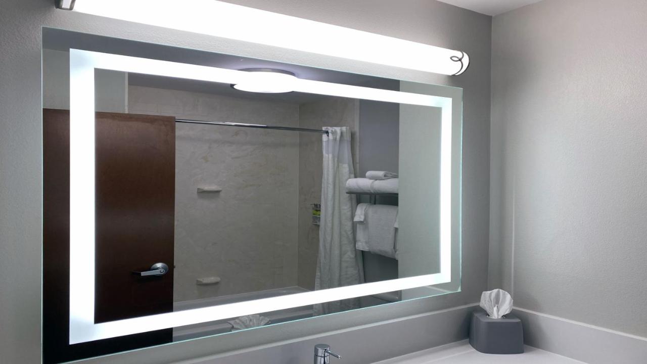 Executive Suite at Holiday Inn Express & Suites Somerset Central by IHG