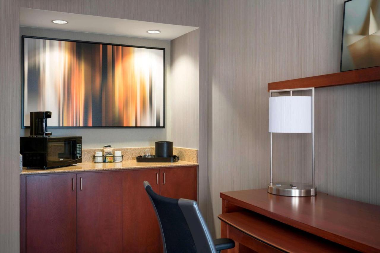One Bedroom Suite Two Queens with Sofabed at Sonesta Select Los Angeles Torrance South Bay