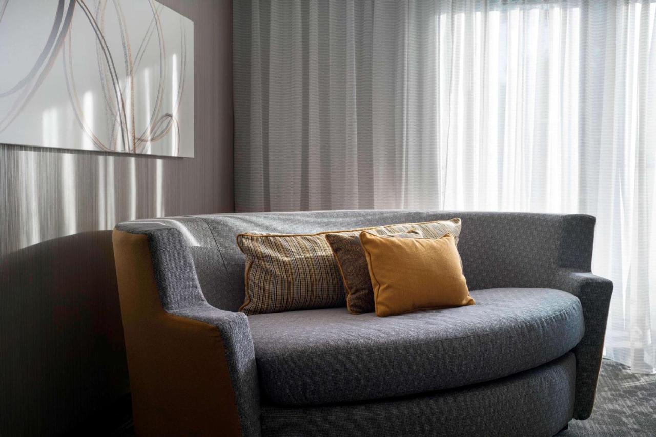 Mobility Accessible Guestroom King Tub at Sonesta Select Los Angeles Torrance South Bay