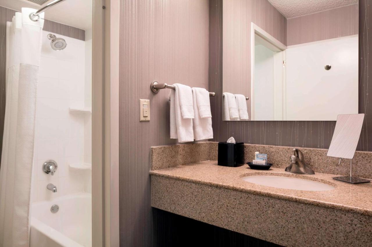 One Bedroom Suite Two Queens with Sofabed at Sonesta Select Los Angeles Torrance South Bay