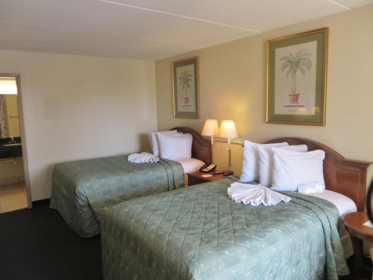 Deluxe Studio Suite with Two Double Beds - Non-Smoking at Days Inn by Wyndham Orlando Airport Florida Mall