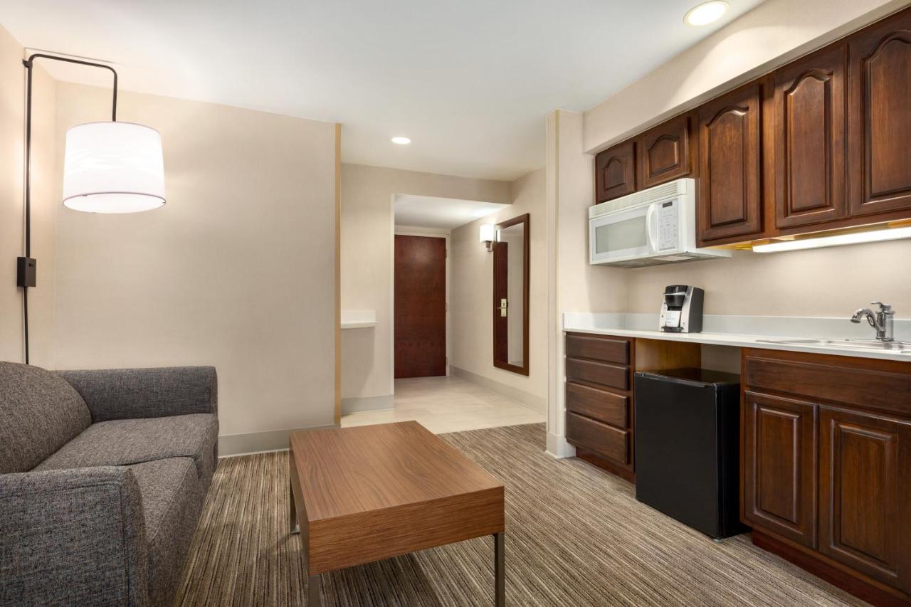 | Holiday Inn Express & Suites Philadelphia - Mt Laurel, an IHG Hotel