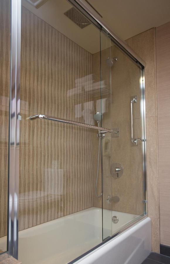 Executive King Junior Suite at Hotel Strata