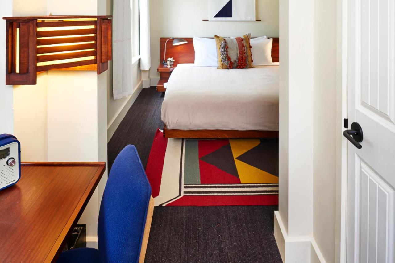 Deluxe King Room at Freehand Chicago