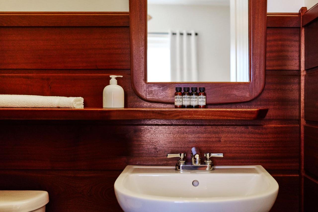 Deluxe King Room at Freehand Chicago