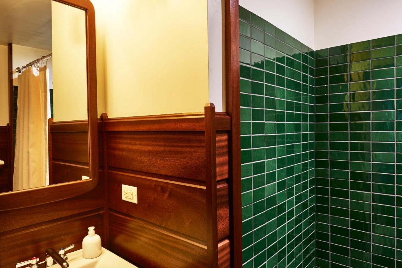 Deluxe King Room at Freehand Chicago