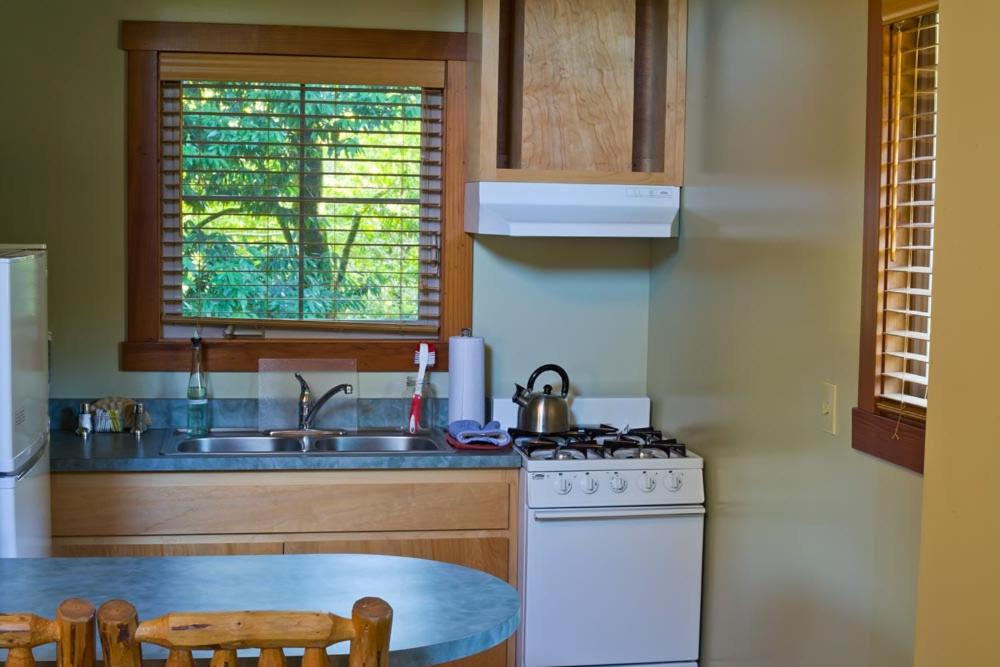 | Creekside Inn & Resort