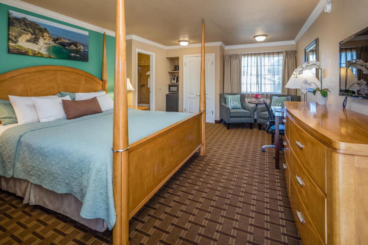 Deluxe King at Stage Coach Lodge