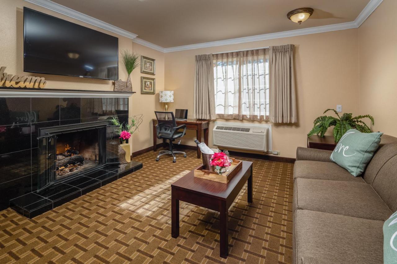 King Suite at Stage Coach Lodge