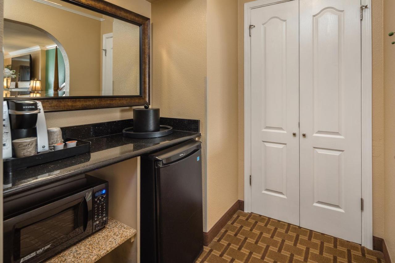 King Suite at Stage Coach Lodge