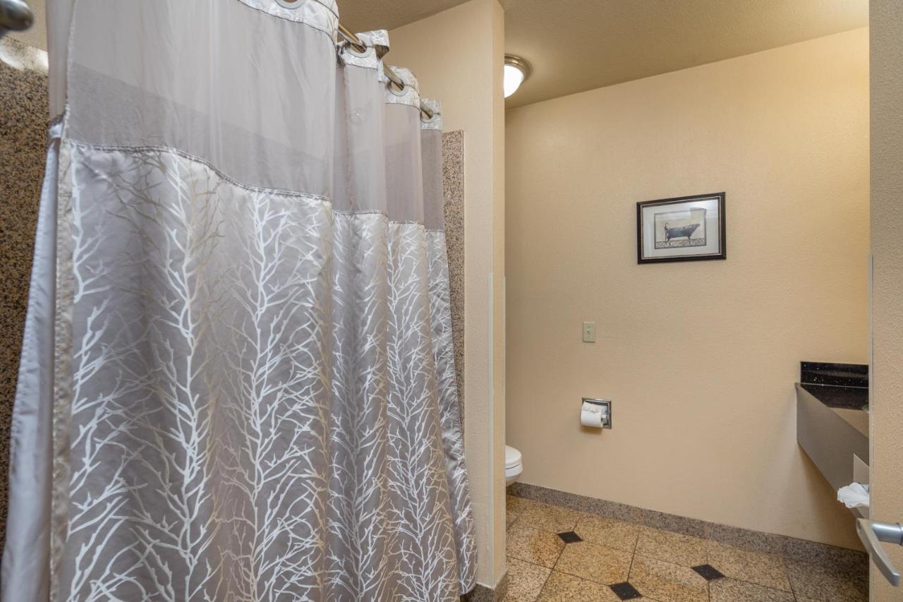 King Suite at Stage Coach Lodge