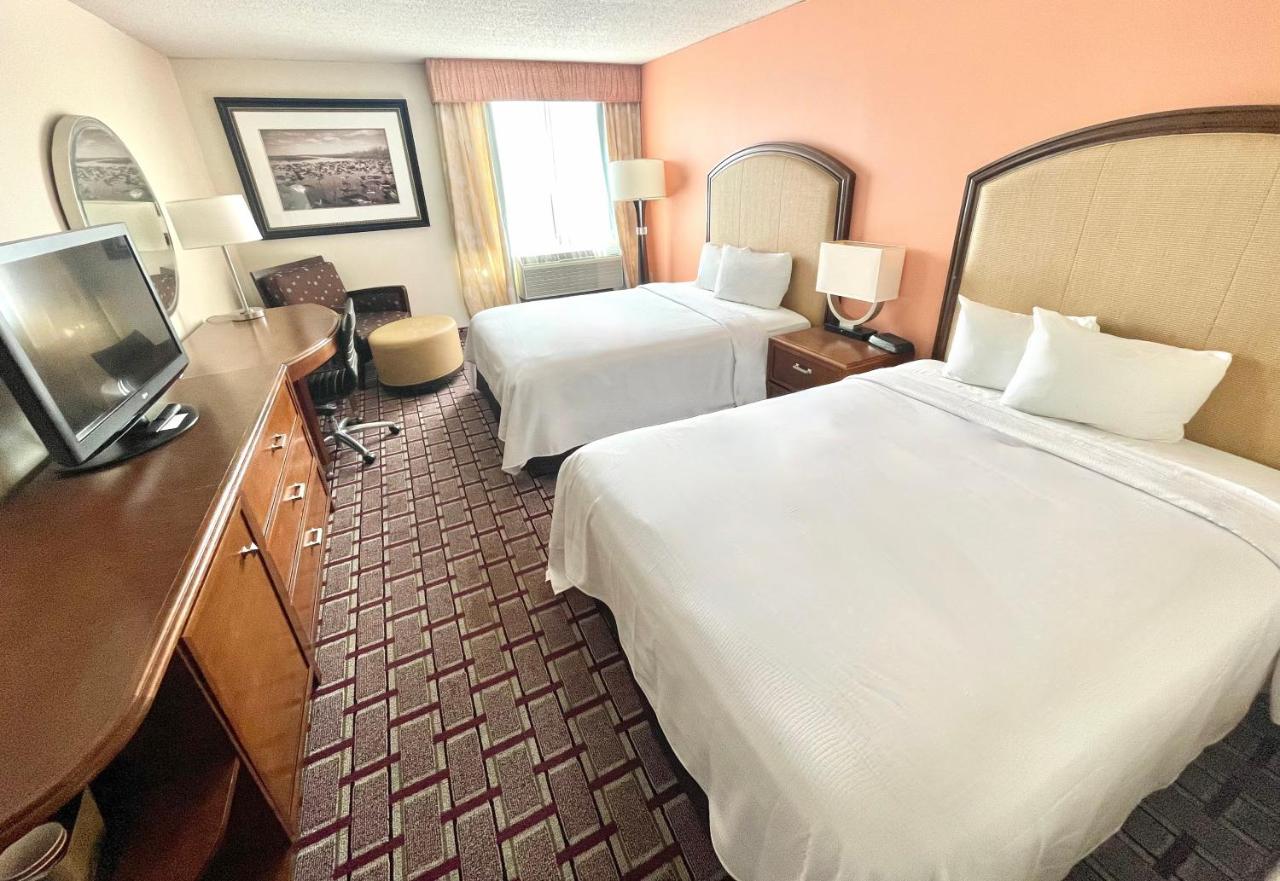 Deluxe Queen Room at Fairbridge Hotel Cleveland East