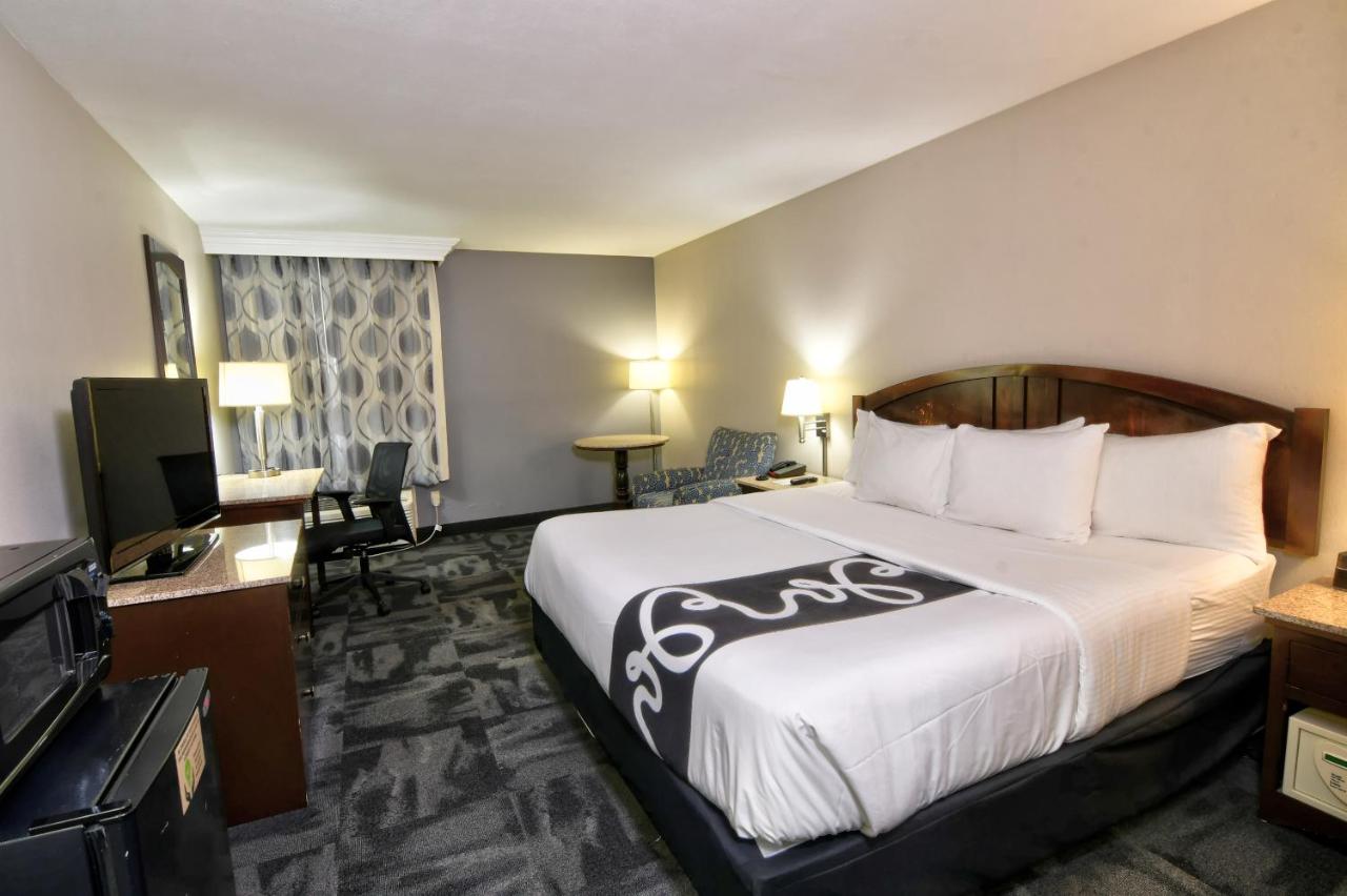 King Room at La Quinta Inn & Suites by Wyndham Springfield South