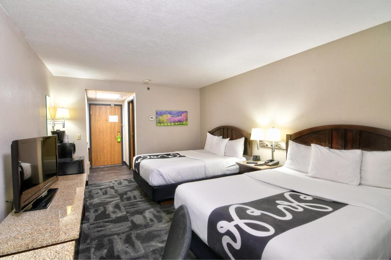 Queen Room with Two Queen Beds at La Quinta Inn & Suites by Wyndham Springfield South
