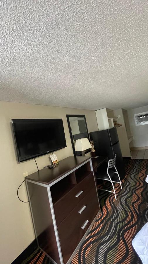 Queen Room with Two Queen Beds at Country Town N Suites