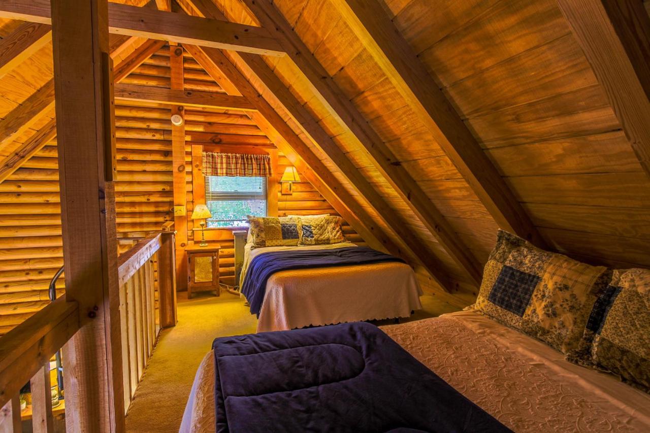 | Mountainaire Inn and Log Cabins