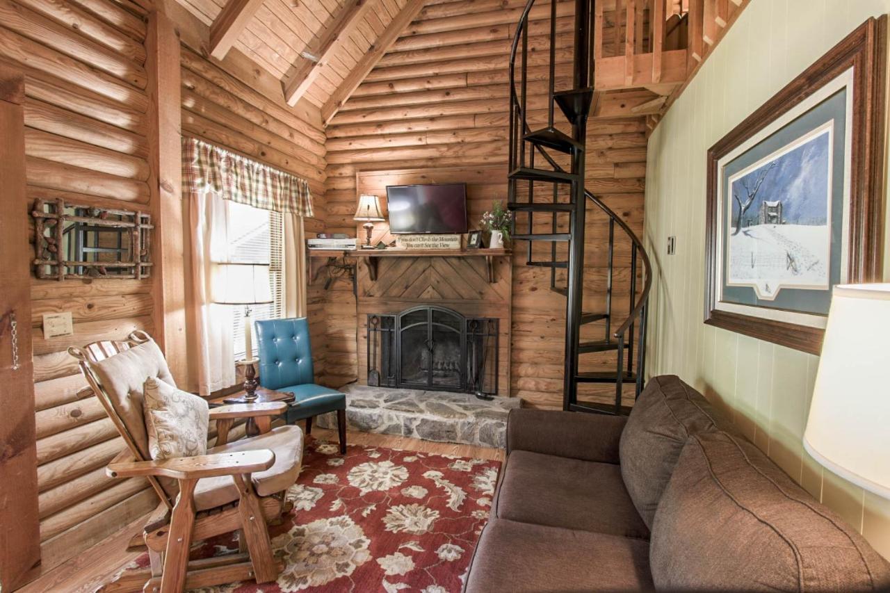 | Mountainaire Inn and Log Cabins