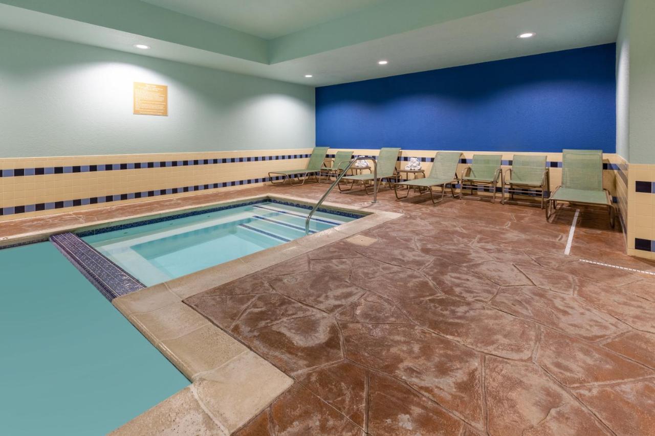 | Candlewood Suites-West Springfield, an IHG Hotel