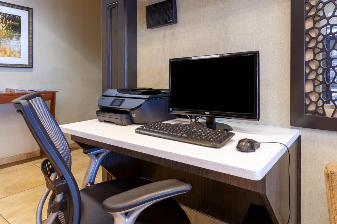| Candlewood Suites-West Springfield, an IHG Hotel