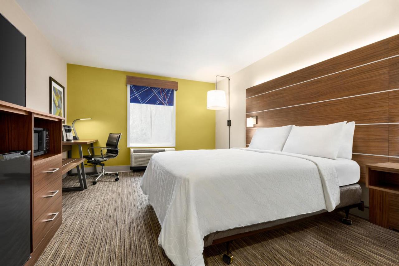  | Holiday Inn Express & Suites Philadelphia - Mt. Laurel