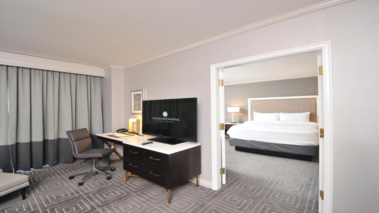 One-Bedroom King Suite with Balcony at InterContinental Kansas City at The Plaza by IHG