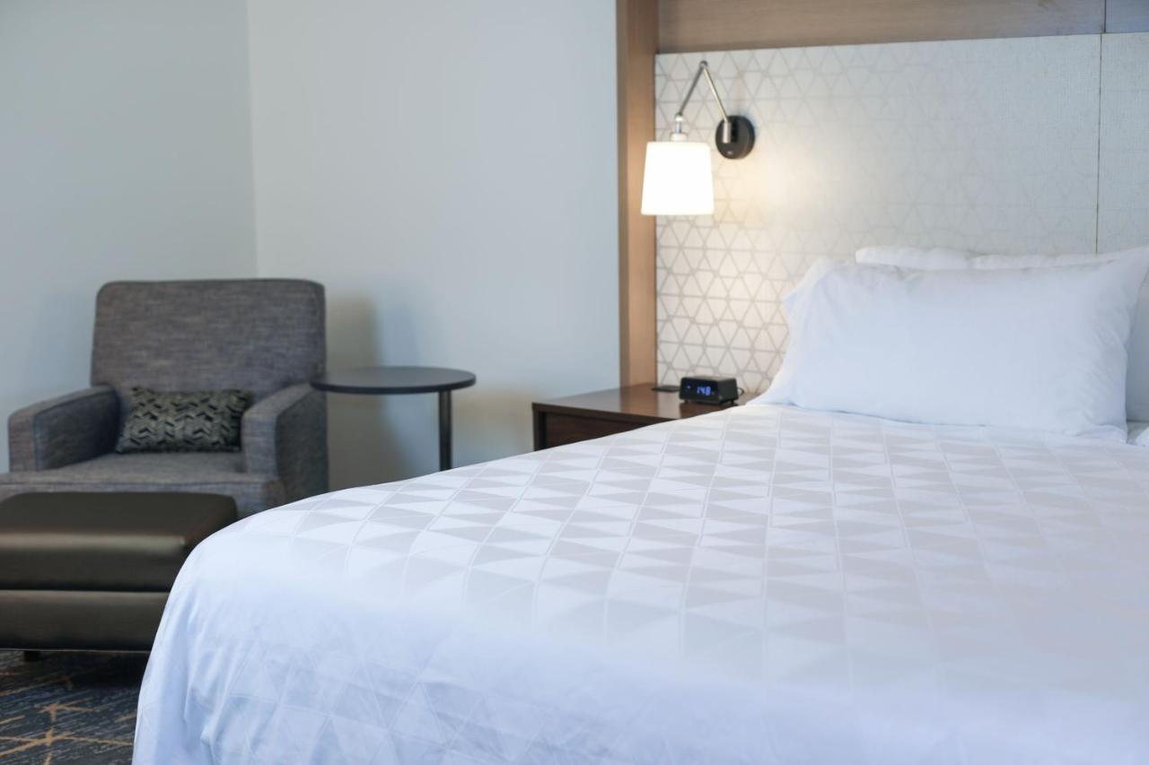 | Holiday Inn & Suites St. Cloud, an IHG Hotel