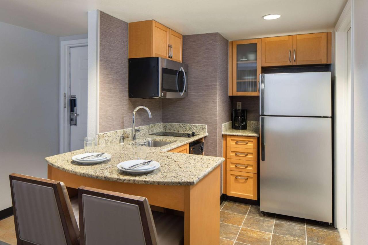 Corner Queen Room with Sofa Bed at Sonesta ES Suites Carmel Mountain – San Diego