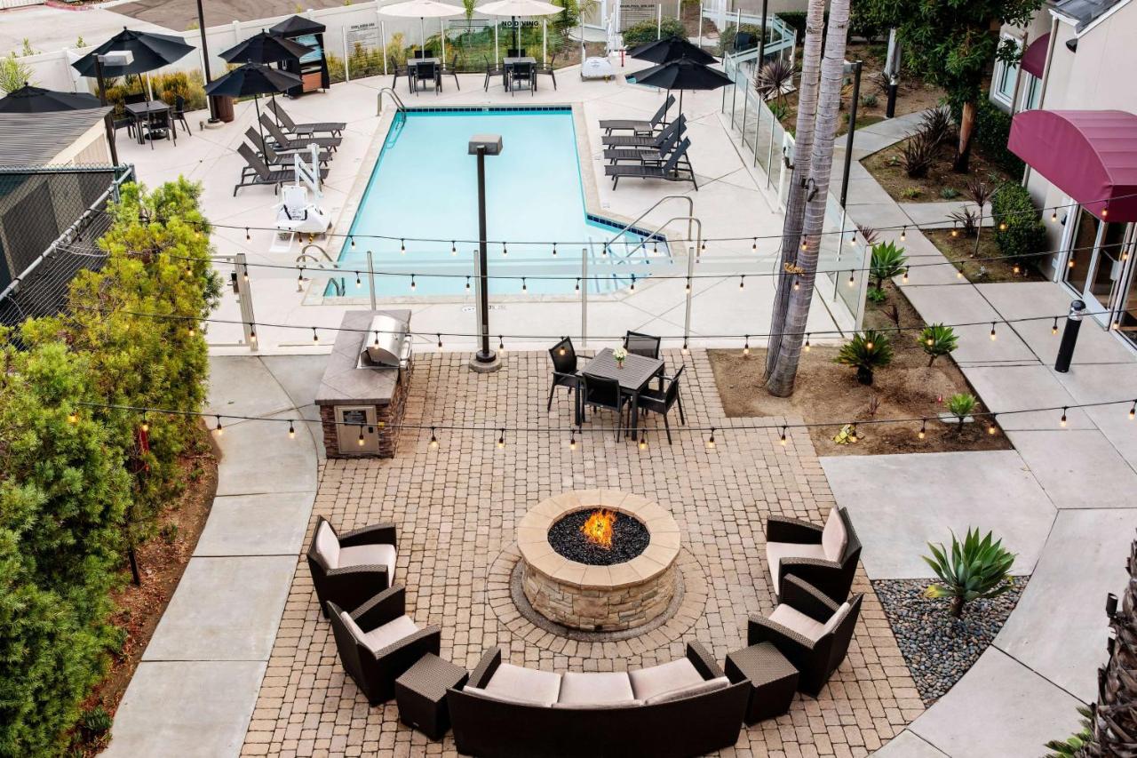 Mobility Accessible One Bedroom Suite Queen Roll-In Shower at Sonesta ES Suites Carmel Mountain – San Diego