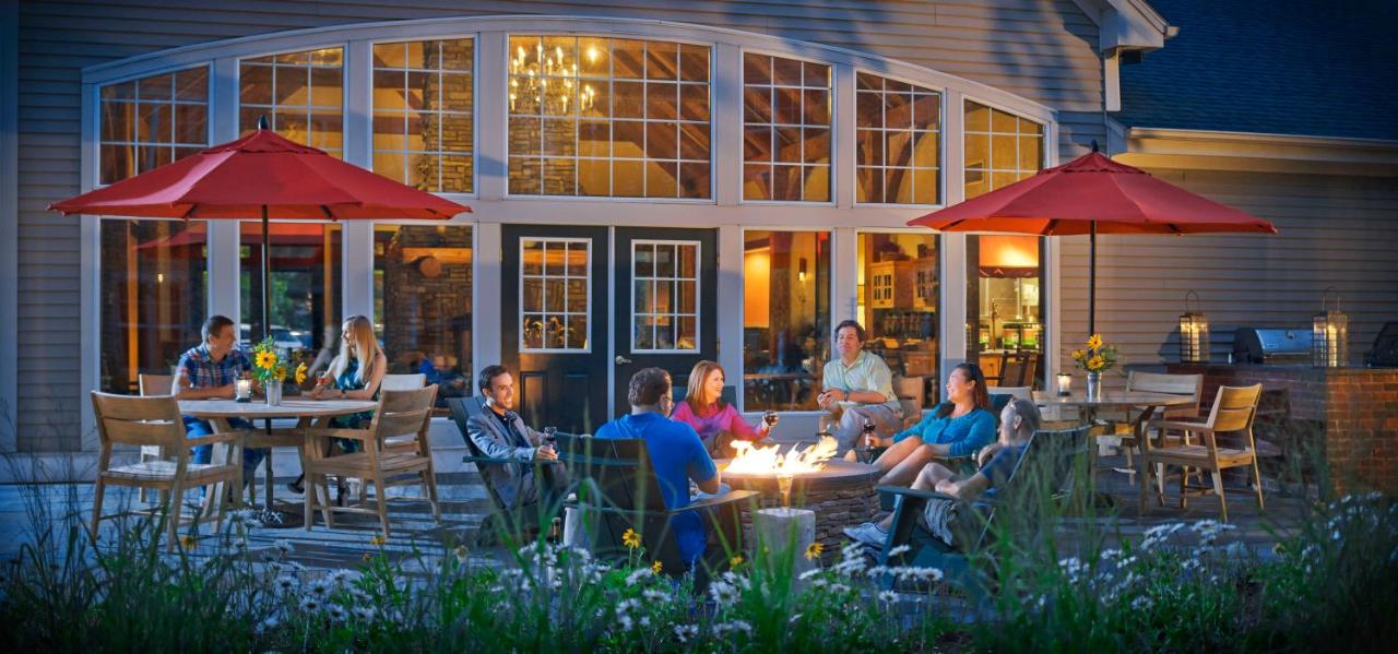 | Green Mountain Suites Hotel
