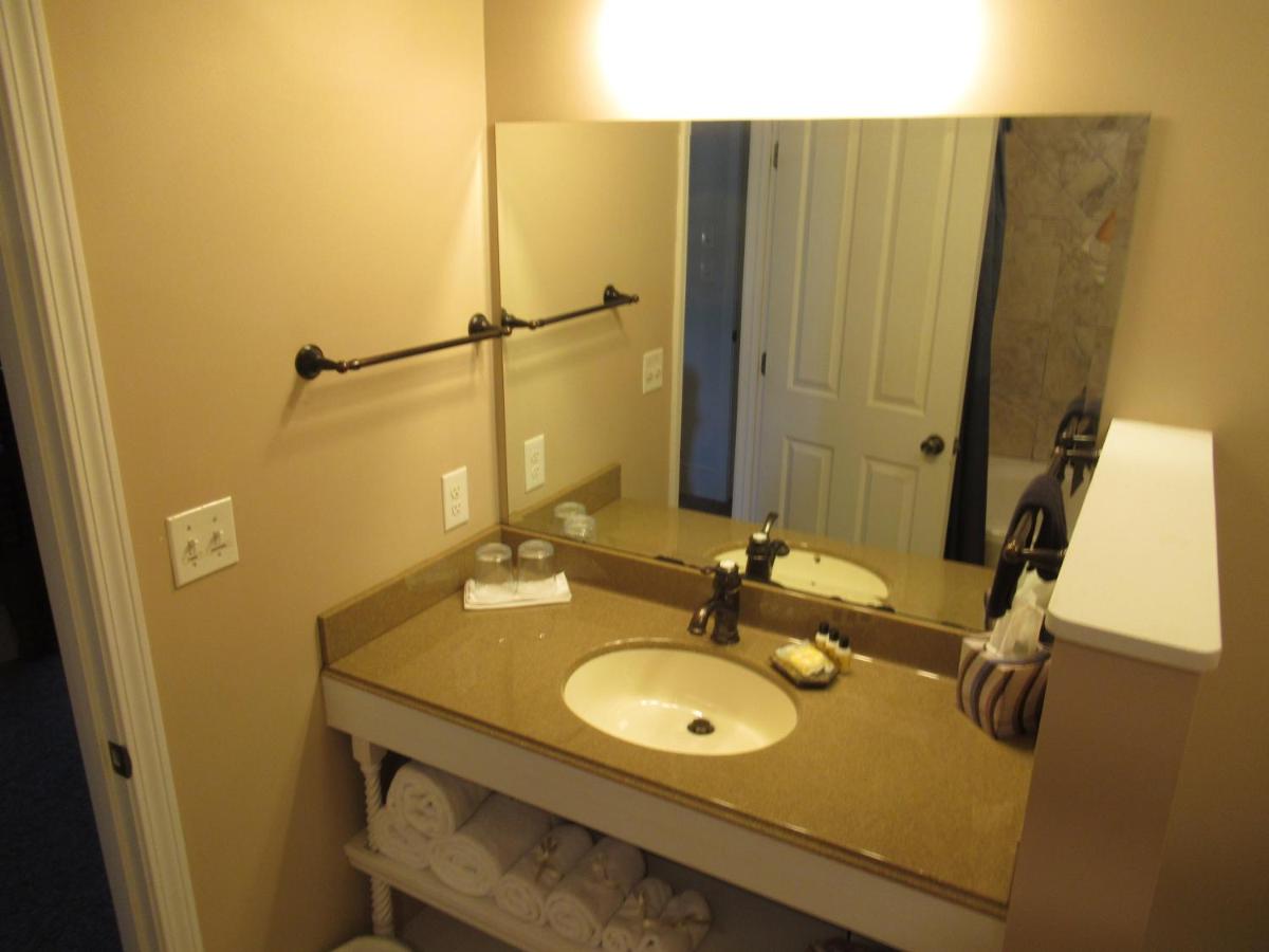 | Carrier Houses Bed & Breakfast
